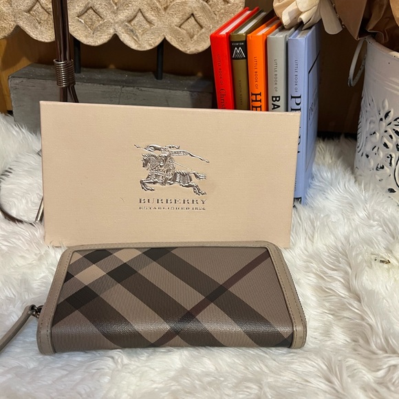 ***SOLD**Burberry Brown Coated Canvas And Leather Smoked Check Zip Around Wallet - Picture 10 of 10